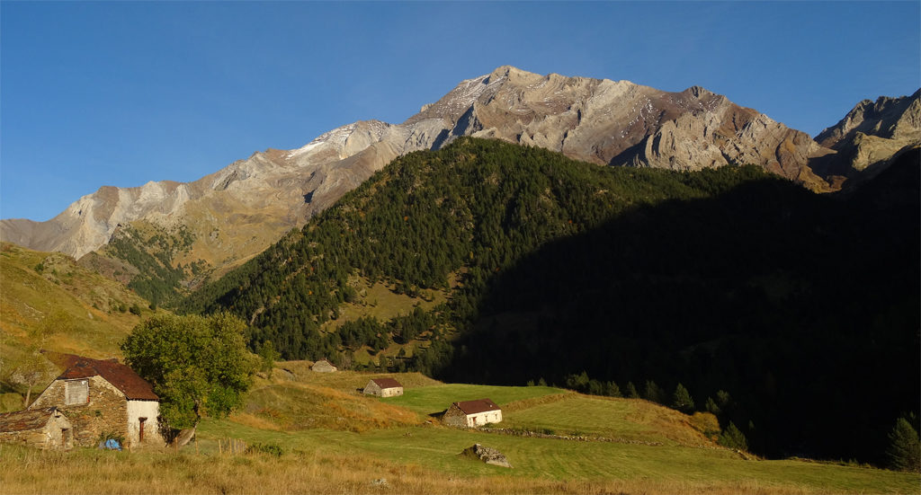 Les Posets vus depuis les granges de Viados