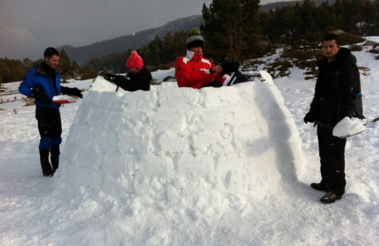 Raquettesà neige et nuit en igloo dans les Pyrénées-Orientales