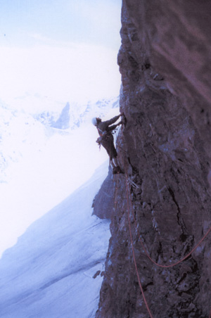 Raymond Despiau lors de la premiere ascension de la Paroi du lac à Barroude (1974)